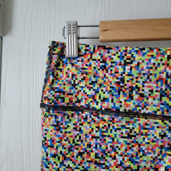 Fleo DNDL Pixels Shorts - Picture 4 of 7